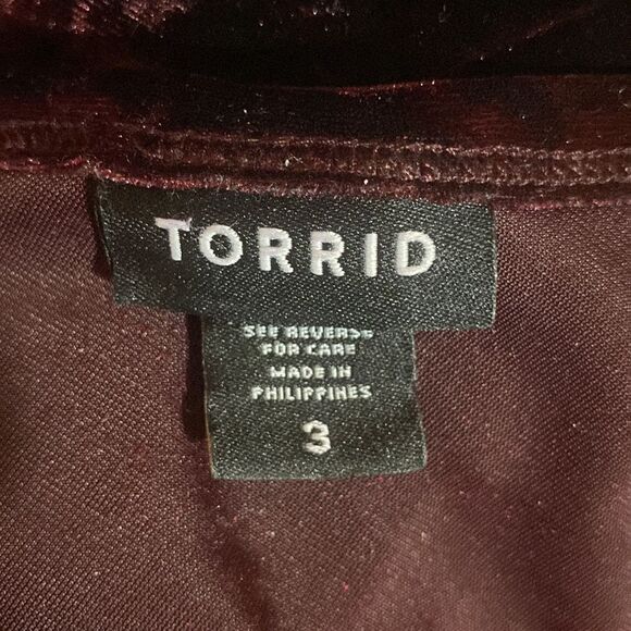Torrid Wm’s Sz 3 Maroon Cranberry Crushed Velvet Peplum Celebration Tank Top - Picture 5 of 5